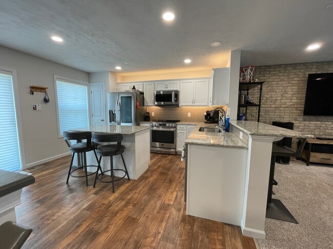 Kitchen - 122 Amicus Dr