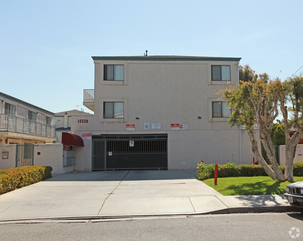 Building Photo - 14330 Cerise Ave