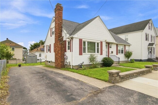 Building Photo - 23 Amory St