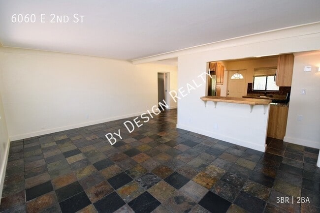 Building Photo - Remodeled Midtown 3 Bed 2 Bath - Huge Yard