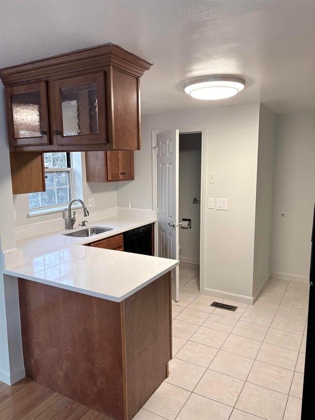 Building Photo - 2 Arabian Ct