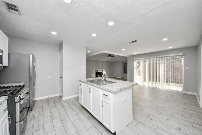 Foto del edificio - 2471 Falls Church Dr