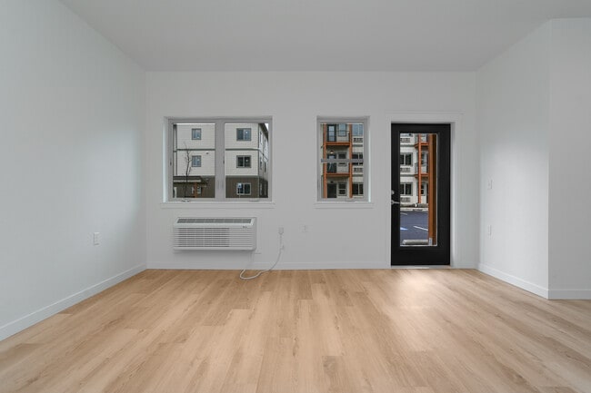 Building Photo - 300 Hoxton Ave