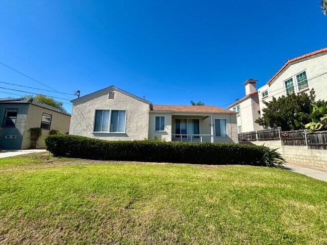 Foto del edificio - 3 Bedroom Charmer in the Heart of Pacific ...