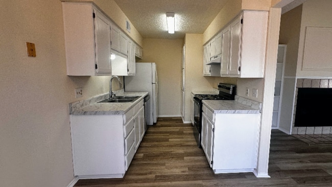 Building Photo - 110 Peachtree Ct
