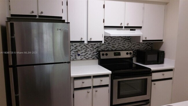 Foto del edificio - 550 S Park Rd