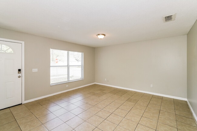Building Photo - 8415 N 10th St
