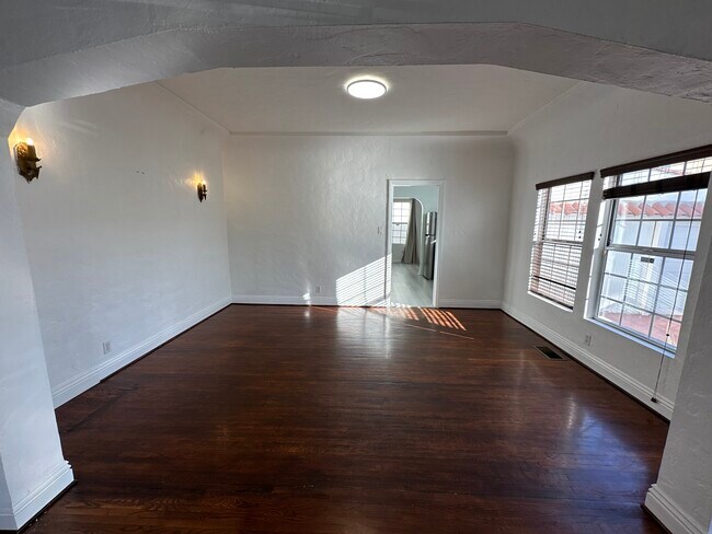 Building Photo - 1602 S Stanley Ave