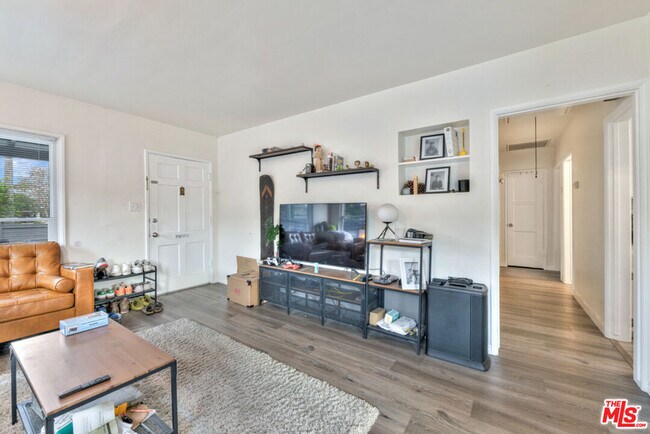 Foto del edificio - 4905 Coolidge Ave