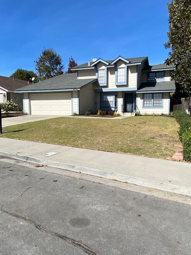 Building Photo - Two Story Family Home for Lease