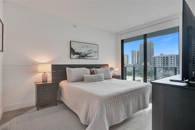 Foto del edificio - 121 NE 34th St