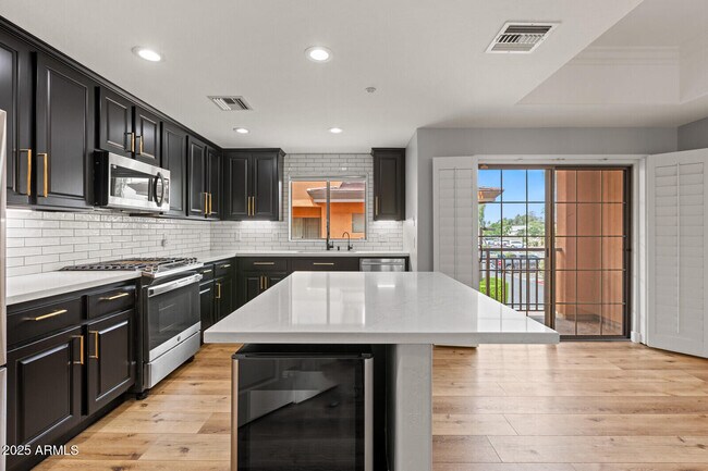 Building Photo - 6940 E Cochise Rd