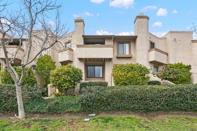Building Photo - Woodlands South - La Jolla Townhome