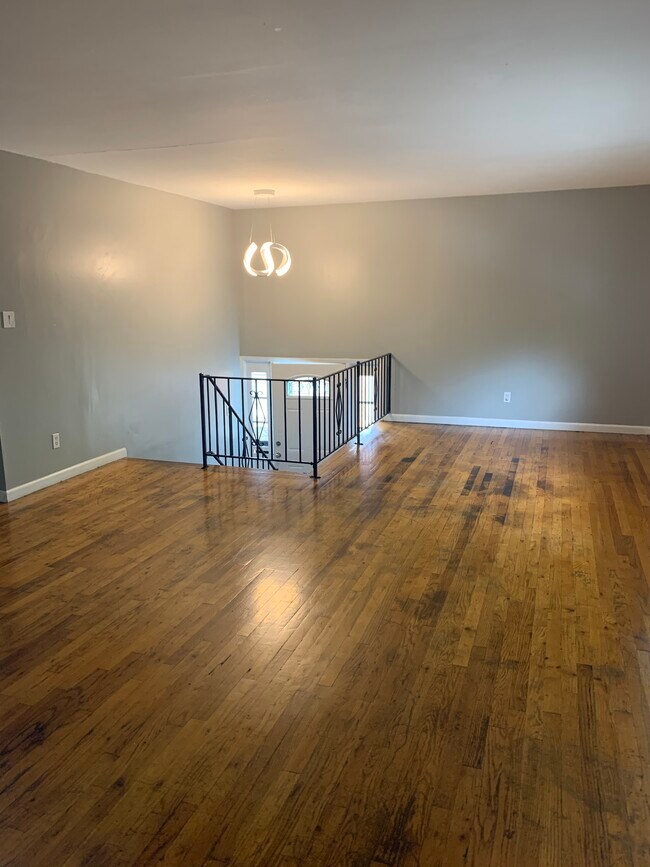 Foto del edificio - 6032 Ridgeacres Dr