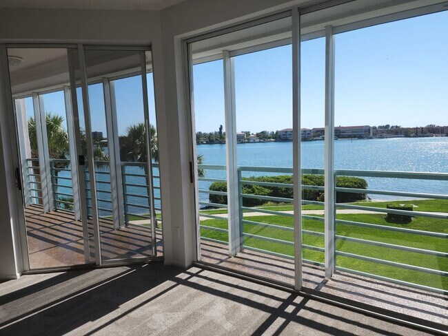 Foto del edificio - Condo - Coral Pointe At Harbourside with Water Views