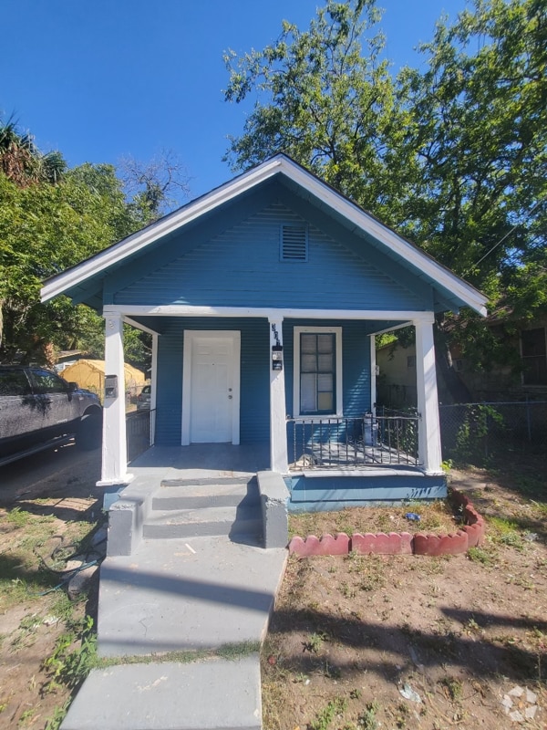 Building Photo - 307 E Lambert St
