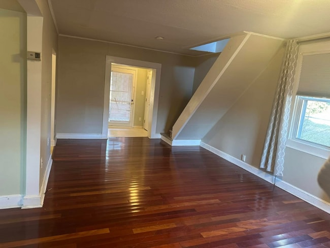 Building Photo - 1004 School St