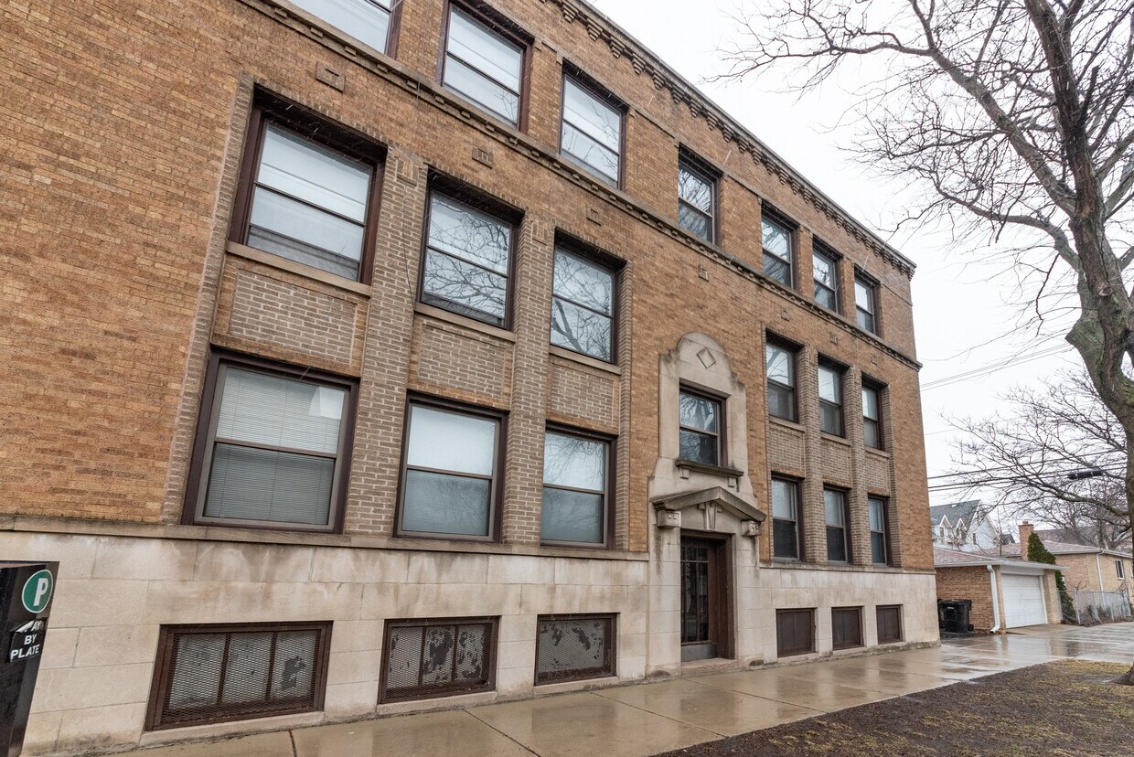 Primary Photo - 4001 N Wolcott Ave