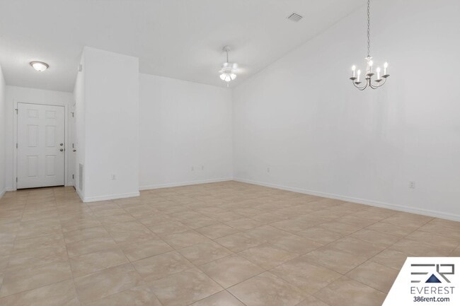 Foto del edificio - LIKE NEW 3/2/1 TOWNHOUSE IN BEAUTIFUL SEMINOLE WOODS
