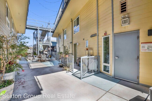 Building Photo - 2 br, 1.5 bath House - 485 W. MacArthur Bl...