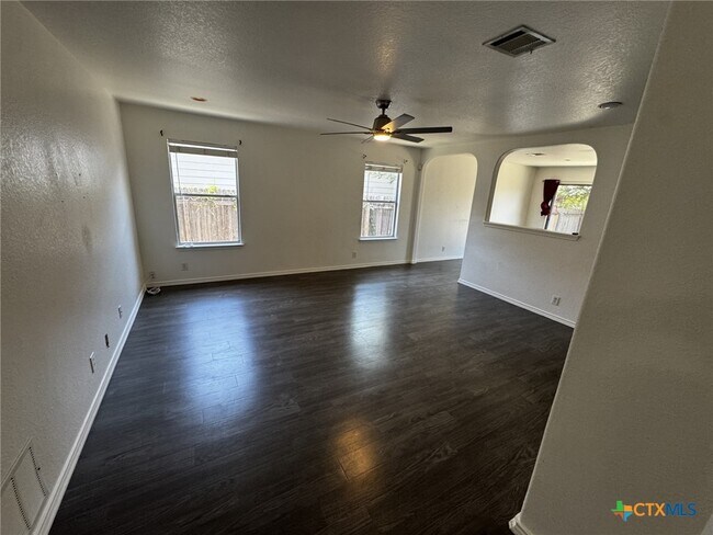Foto del edificio - 349 Hummingbird Dr