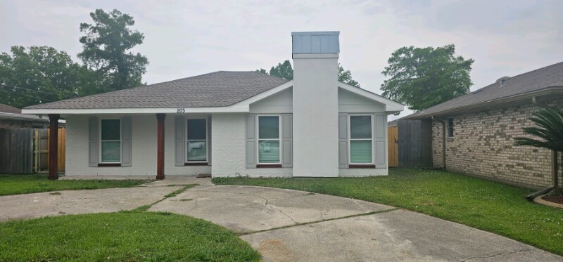 Primary Photo - 203 Riverview Dr