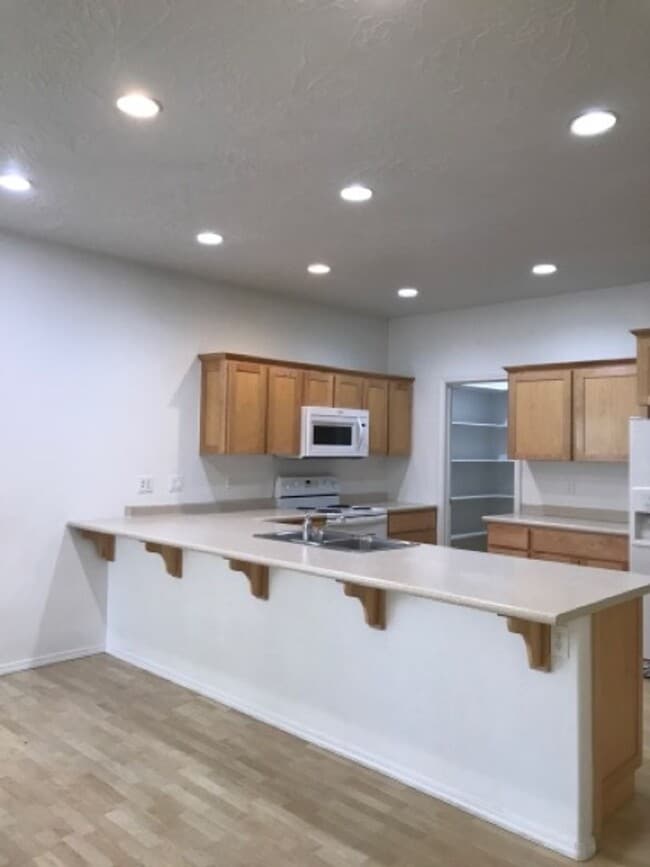 Foto del edificio - 375 Aspenwood Dr