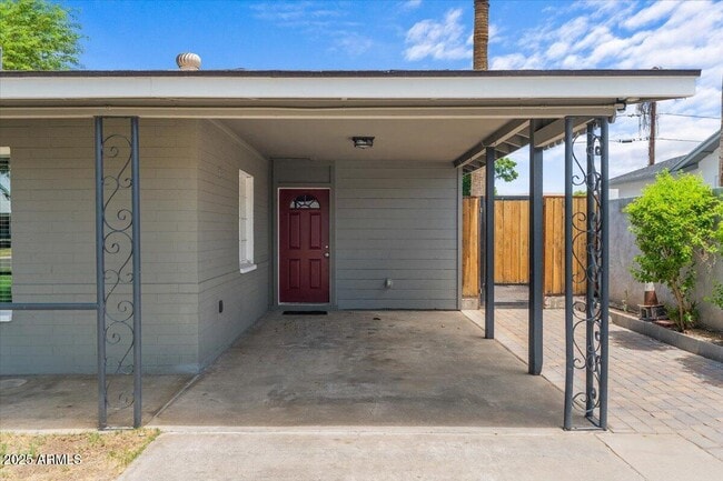 Building Photo - 838 E Belmont Ave