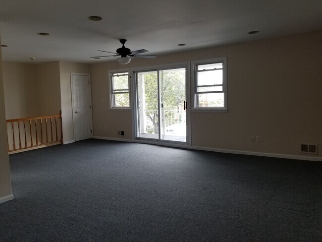 Foto del edificio - 96 Birch Rd