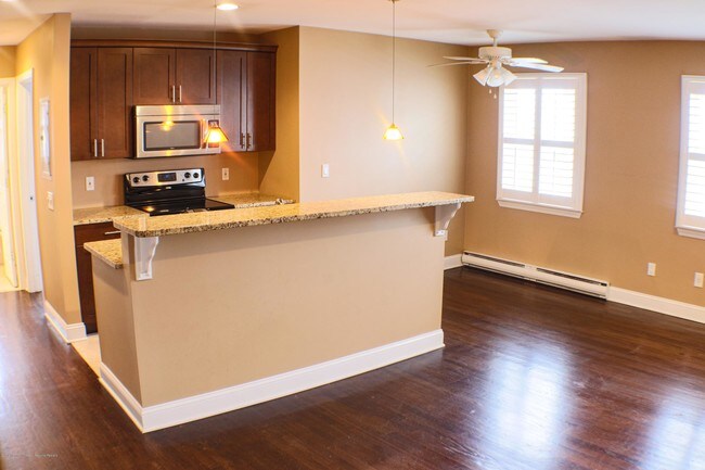 Building Photo - 205 2nd Ave