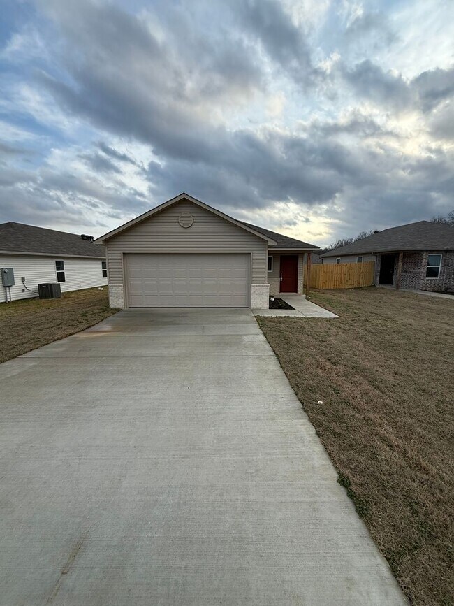 Foto del edificio - Brand New Three Bedroom | Two Bathroom Home in Cabot