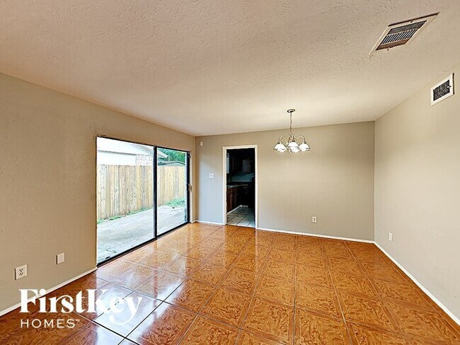 Foto del edificio - 10615 Heather Hill Dr