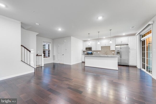 Building Photo - 23290 Milltown Knoll Square