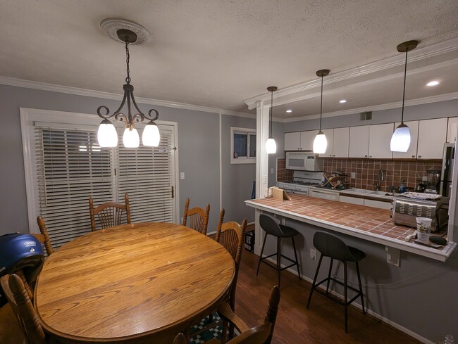 Open concept kitchen and dining area that flows into the living room. - 115 Biscayne Dr NW