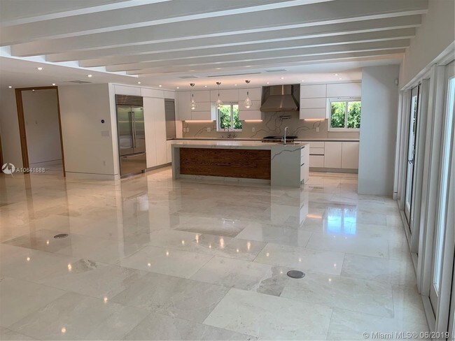 Foto del edificio - 4415 Monserrate St