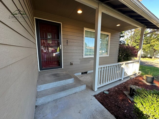 Building Photo - 3-bedroom, 2-bathroom home located in the ...