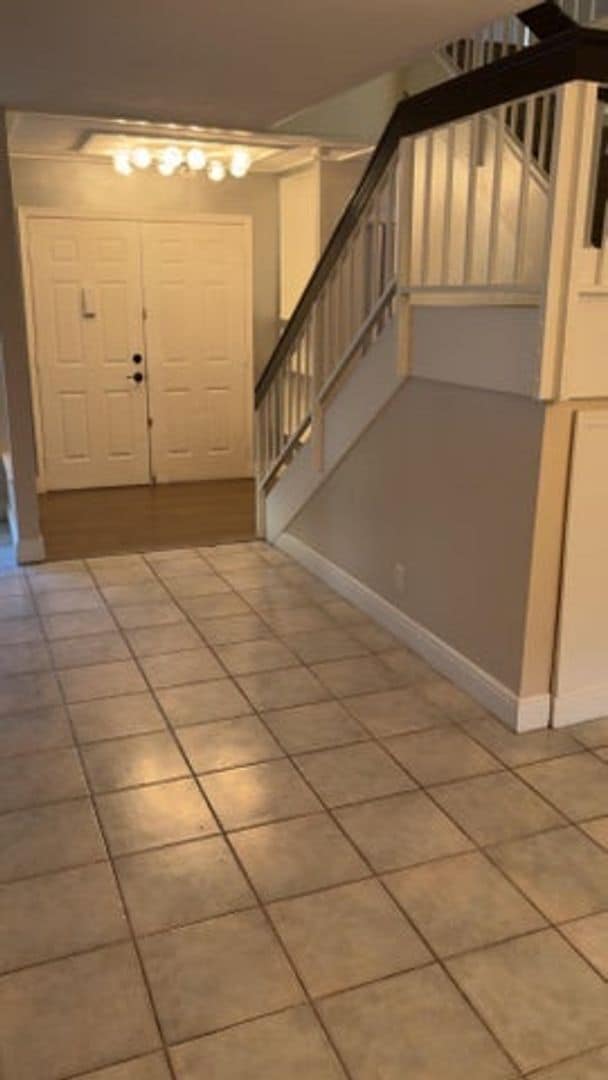 Foto del edificio - 5855-5855 Northpointe Ln