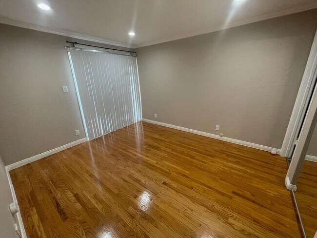 Foto del edificio - 2924 Driftwood Dr