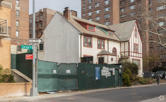 SV 12.10.21 - 117-03 Curzon Rd