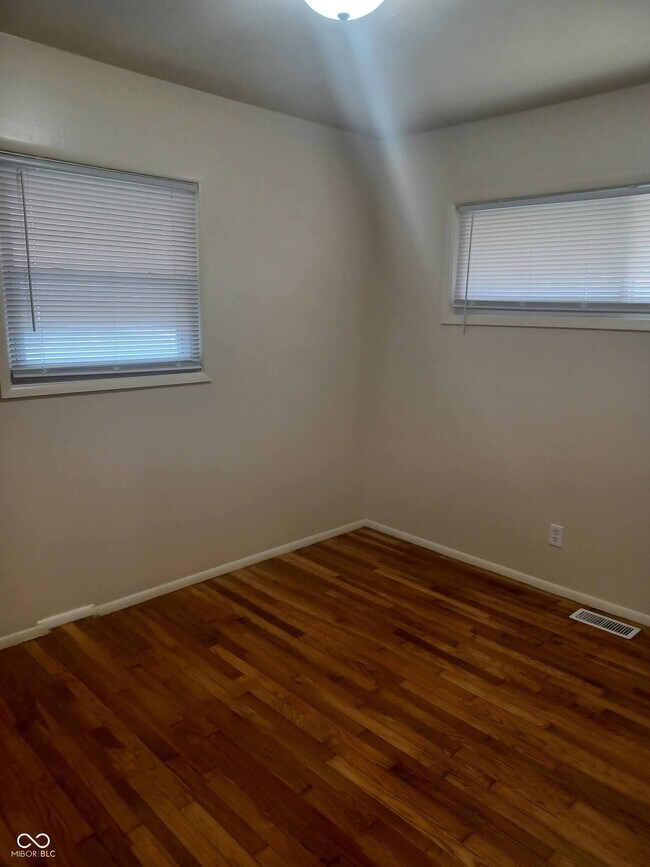 Foto del edificio - 33 S Post Rd