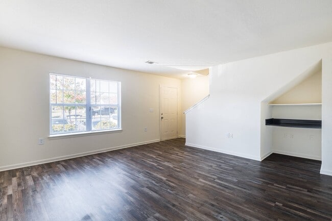 Building Photo - Crescent Pointe Townhomes