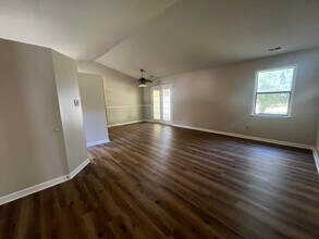 Building Photo - 107 Pine Needle Dr