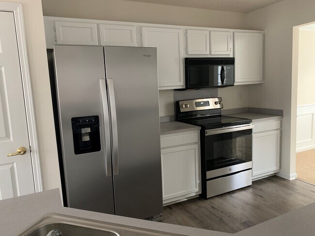 Foto del edificio - 6610 White Mist Ln