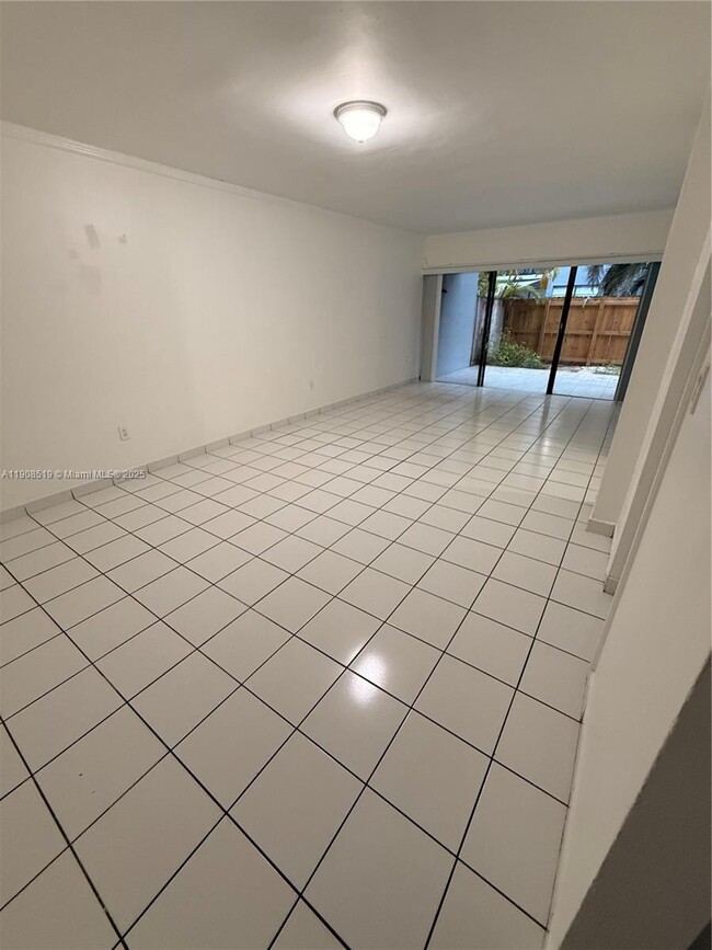 Building Photo - 6300 SW 138th Ct