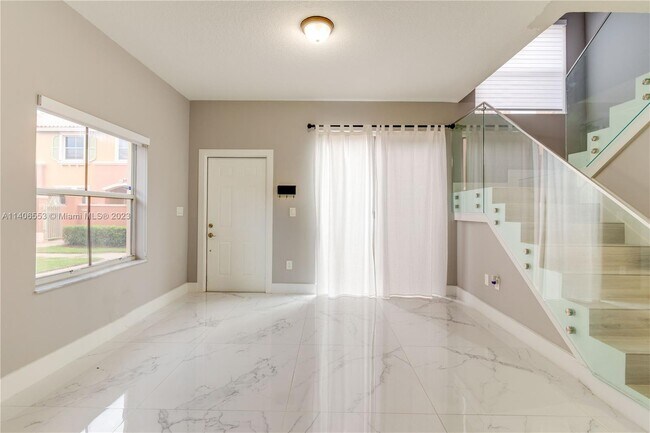 Foto del edificio - 10668 SW 6th St