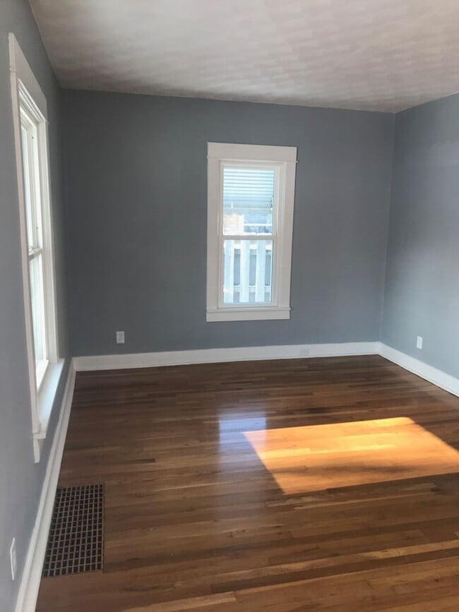 Foto del edificio - GREAT LOCATION! ADORABLE HOME!!