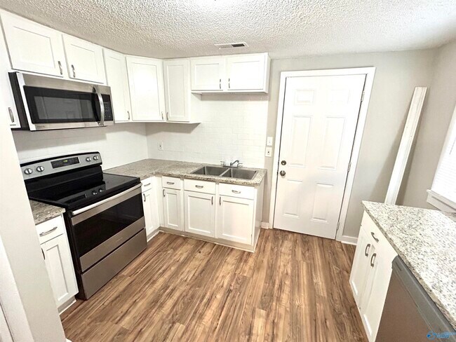 Foto del edificio - 1013 Meadow Dr NW