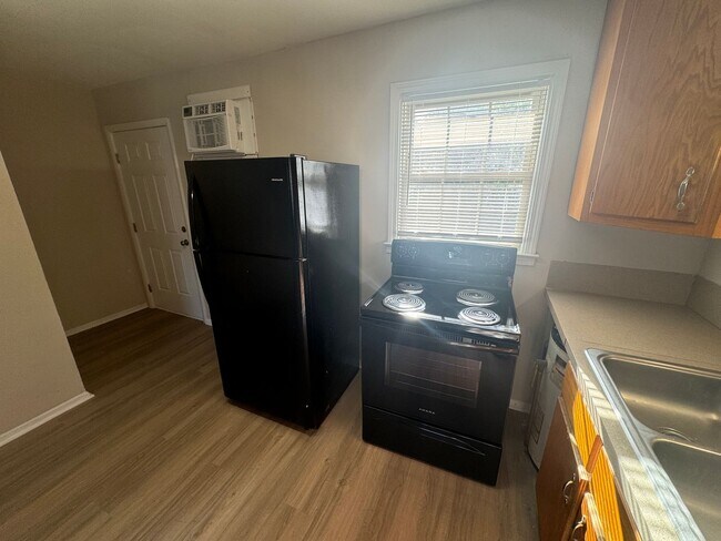 Foto del edificio - 1st-Floor 2 Bedroom Apartment – Briarcliff...