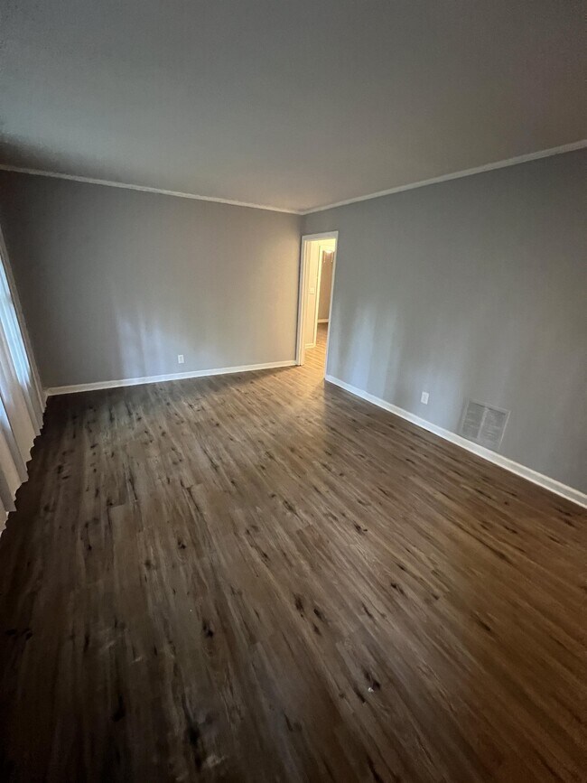 Foto del edificio - 2124 Bayswater Rd
