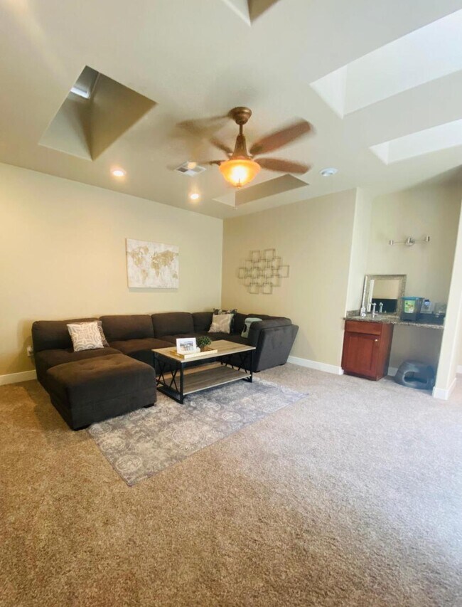 Foto del edificio - 2253 Penryn Rd